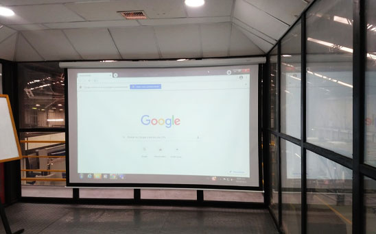 telon de proyeccion con sistema manual en manizales