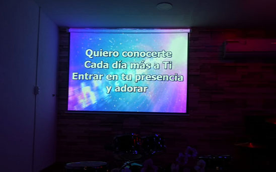 telon proyeccion instalado iglesia bucaramanga